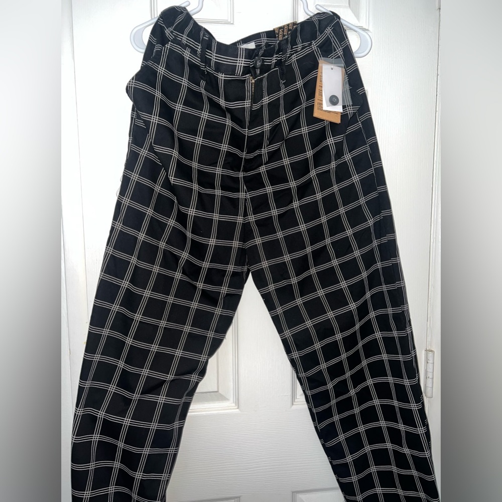 BRAND NEW VANS Women’s chino pants